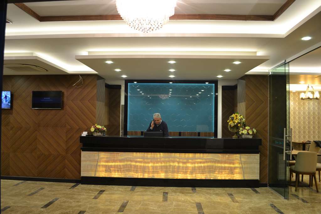 Goeruekle Gueler Park Hotel Beltér fotó